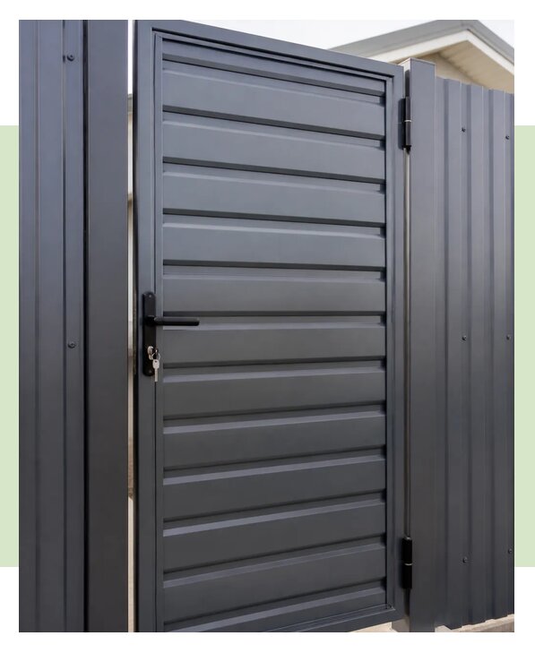 Установка металлической калитки с замком под ключ в Шахтах